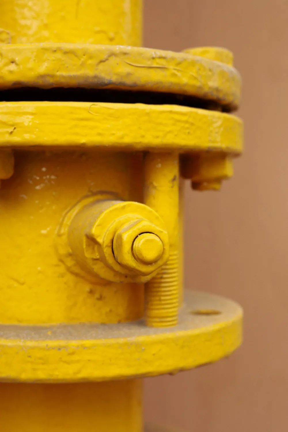 Bolted flange joint on an industrial pipe