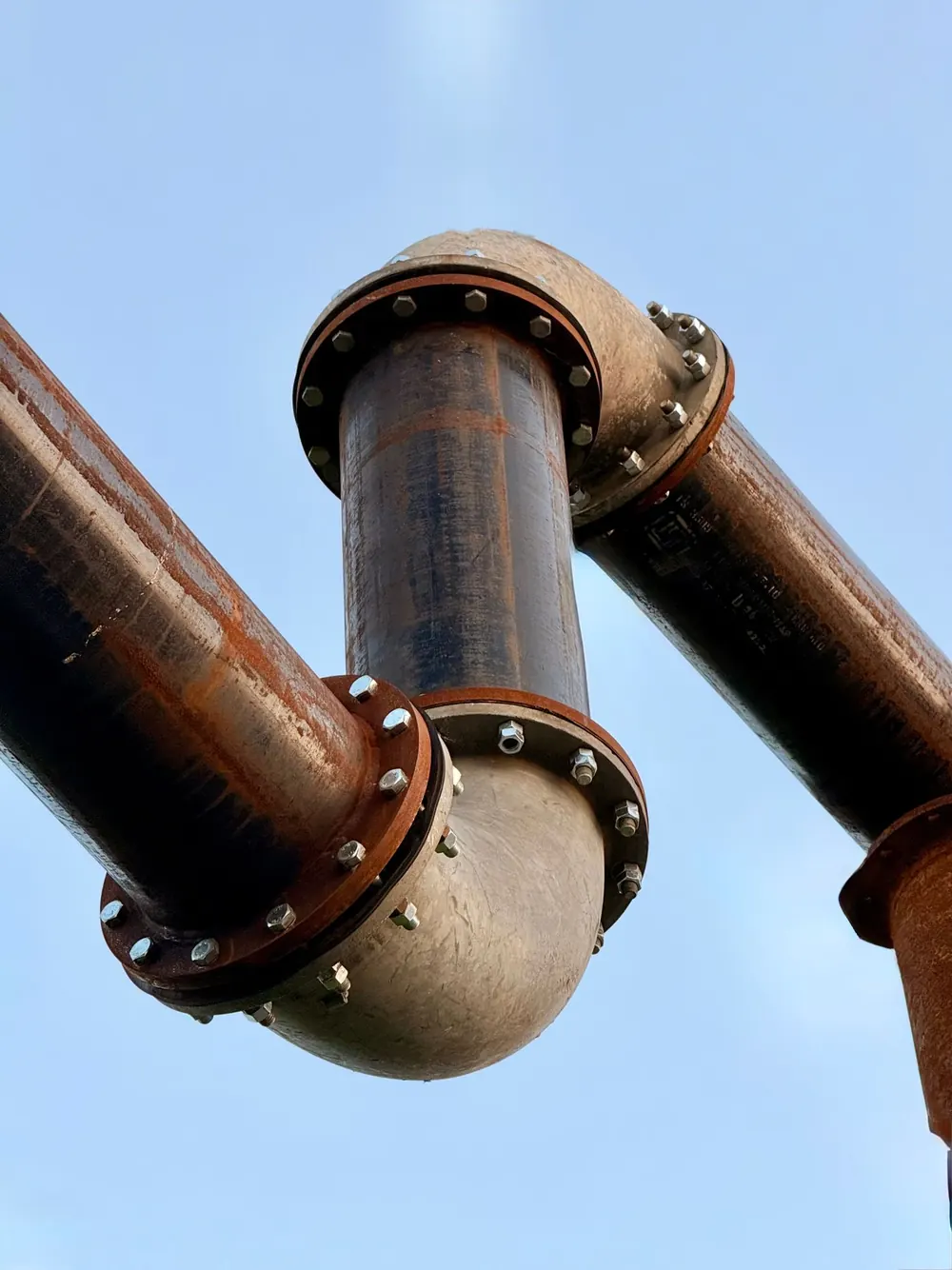 Industrial pipework with bolted flanged joints
